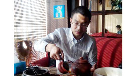 高川--湖南农大动物营养硕士
现任：饲料技术经理，进入资源各人庭，得到好多教员的援手，也越发分了然自己的地位和方向。以前人生的各种经历，在此时才发现它的价值。